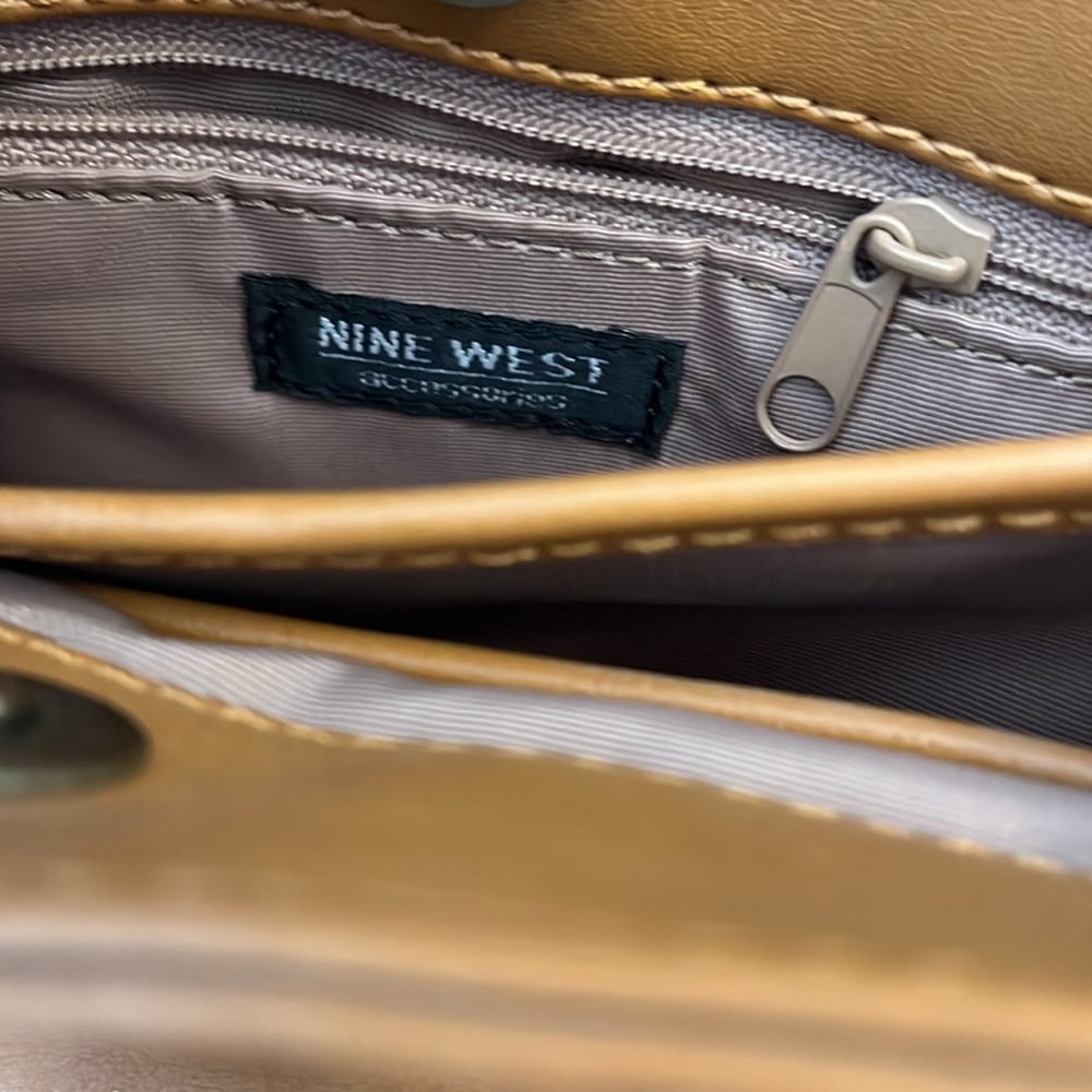 Handbag - Picture 3 of 3